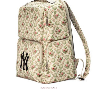 Large backpack with NY Yankees™ patch 
