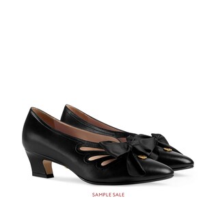 Leather pump with bow