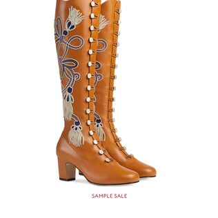 Mid-heel leather boot with appliqué