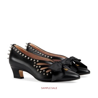 Leather pump with spikes