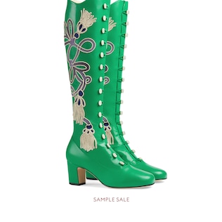 Mid-heel leather boot with appliqué